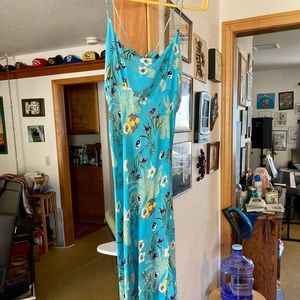 Long to the ankles dress with yin yang print